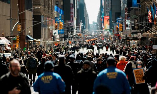 Viac ako 3300 podujatí. Na protestoch proti Trumpovi sa zúčastnilo osem miliónov ľudí, tvrdia organizátori