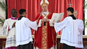 Pápež vyzval k modlitbe za kresťanov blízkeho východu a obete vojny i migrantov na mori