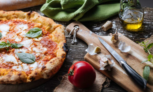 Smrtelná otrava v brazilské pizzerii: Žena po jídle zemřela, stovka strávníků má potíže