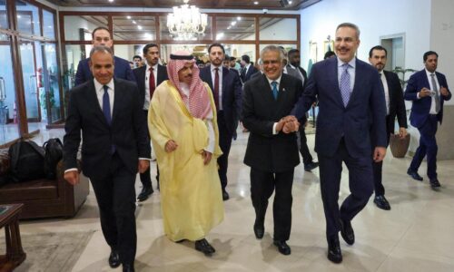 Rokovania medzi USA a Iránom by sa mohli čoskoro konať v Pakistane, tvrdí tamojší minister zahraničných vecí