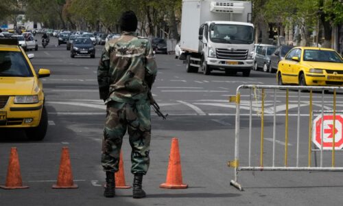 Teherán a jeho okolie zostali po útokoch bez prúdu, časť siete zasiahol šrapnel. Dodávky postupne obnovujú