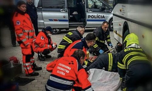 Tragické ráno na stanici v Strážskom: chodec po zrážke s autobusom zomrel