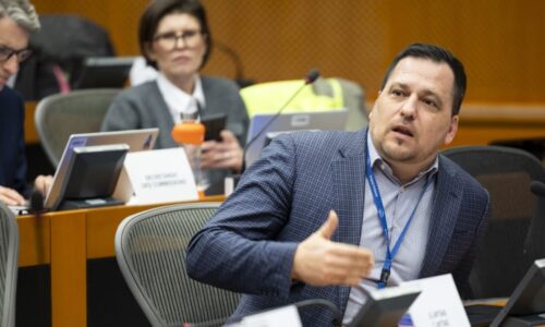 Zdechovský obvinil Piráty z podpory pedofilů a čelí ostré kritice. Šašku, vzkázal mu Bartoš