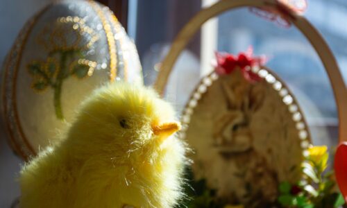 Veľkonočné sviatky vyjdú drahšie. Priplatíme si za nákup aj tankovanie, zdražela najmä čokoláda