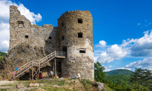 Obnova slovenských hradov pokračuje, v tomto roku sa jej dočká 34 pamiatok – VIDEO