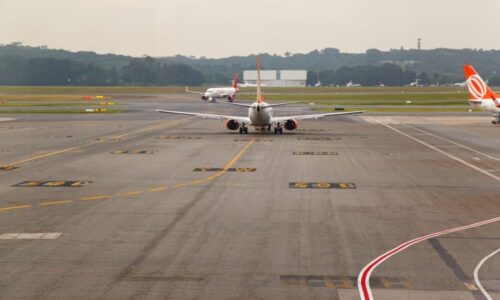 Dramatické záběry ze São Paula: Letadlu při vzletu vzplál motor. Stovky lidí řvaly hrůzou