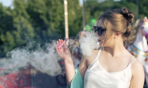 Itálie znovu zpřísňuje zákaz kouření, dotkne se i Čechů