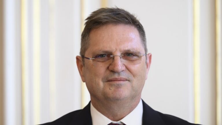 Exodus mozků? je nám to na škodu, přiznal slovenský velvyslanec. česko ocenil