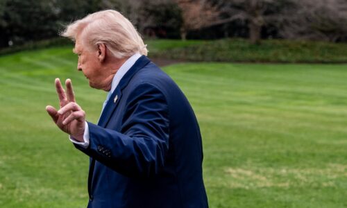 Iránsky požiar horí aj vnútri MAGA – Trump riskuje hnev vlastnej „sekty“