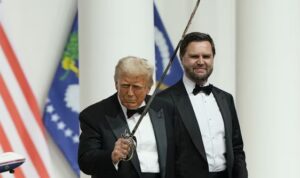 Ruský analytik: neudivuje vás, že v priebehu pár rokov američania 3-krát zverili prezidentský úrad psychicky nestabilným ľuďom?