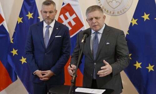 KOMENTÁR: Zabudli v Smere na Fica? Poslanci si robia po svojom