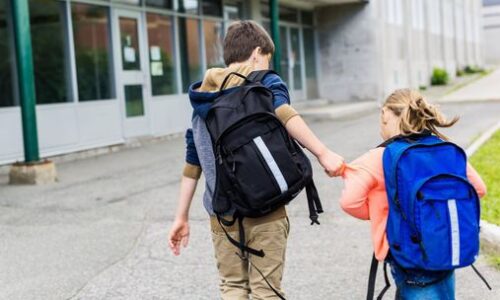 Chlapca napadli za bieleho dňa pri základnej škole v Ružinove, polícia prípad objasňuje
