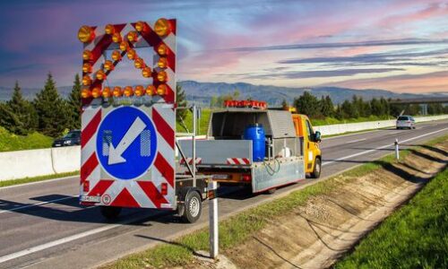 Náhla uzávera mosta a obchádzka minimálne do leta. Nákladiak pri náraze poškodil jeho konštrukciu