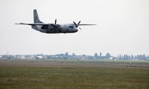 Ruský vojenský letoun se zřítil na Krymu. Narazil do skály, úřady zmiňují desítky mrtvých