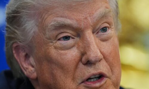 Trump odobral dotácie verejnoprávnym médiám v rozpore s ústavou, rozhodol sudca