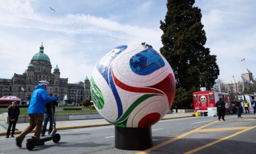 Predaj lístkov na ms vo futbale sprevádzal chaos. fifa posielala fanúšikov do minulosti