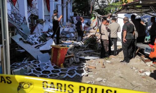 Zemětřesení zasáhlo Indonésii: Nejméně jeden mrtvý, došlo k varování před tsunami