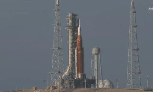 A opäť toaleta: ďalší problém nastal pri americkej kozmickej lodi Orion letiacej na Mesiac