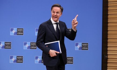 Šéf NATO Rutte pôjde za Trumpom po jeho slovách o odchode z aliancie