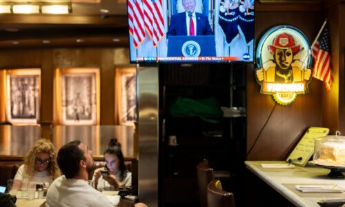 Európske akcie obnovili pokles, Trump ohlásil ďalšie útoky na Irán