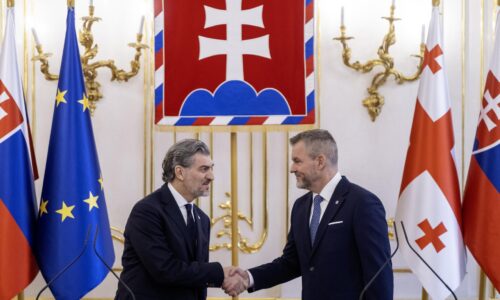 Podporujeme suverenitu Gruzínska, vyhlásil Pellegrini. Sme pod tlakom zo strany EÚ, tvrdí Kavelašvili