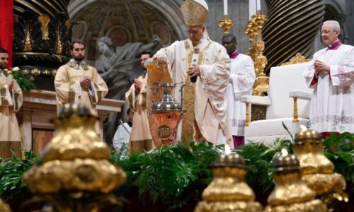 Homília Leva XIV. na Omši svätenia krizmy: Boh posväcuje preto, aby posielal