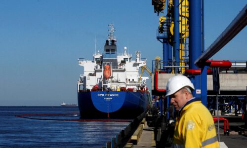 Rusko bude musieť znížiť ťažbu ropy, ukrajinské útoky ochromili veľkú časť exportných kapacít, píše Reuters