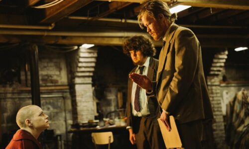 Bizarné sci-fi, ktoré viac pripomína desivú realitu než fikciu. Bugonia trafila dnešnú dobu po hlavičke