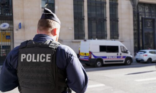 V Paríži po nedávnom zmarenom pokuse o útok posilnili bezpečnostné opatrenia, dve banky prešli na prácu z domu