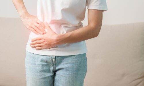 Za bolesťami brucha nemusí byť žlčník, aj keď to tak vyzerá. Kedy je problém inde?