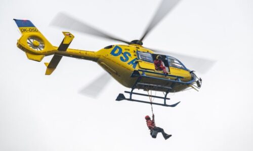 Vážná nehoda uzavřela dálnici D11. Zraněné je i dítě, na místo letí vrtulník