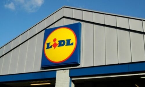 Zákazník přinesl do obchodu téměř tisíc prázdných lahví. Odnesl si rekordní sumu peněz