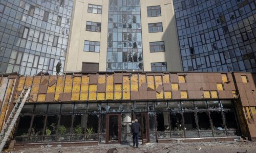 Rusko na Ukrajinu vystrelilo takmer 500 dronov a rakiet. Útočia za bieleho dňa, hlási šéf diplomacie Sybiha