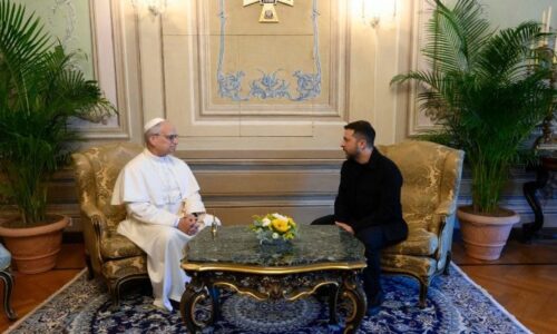 Pápež telefonicky prezidentovi Zelenskému vyjadril blízkosť ukrajinskému ľudu