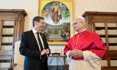 Telefonický rozhovor medzi Levom XIV. a prezidentom Herzogom: znovuotvoriť všetky kanály dialógu