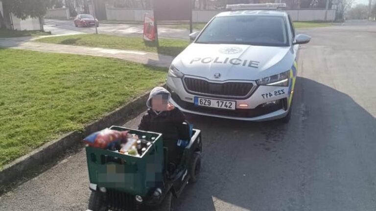 Překvapení pro zlínské policisty: zastavili dítě, které vezlo otci velikonoční zásobu piva