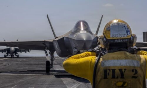 Zadržte je či zastřelte, vyzýval Írán místní. Jednoho pilota zničené F-35 ale USA zachránily