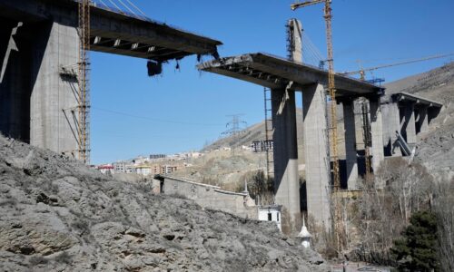 Rokovania o zastavení bojov v Iráne neboli zatiaľ úspešné. Dostali sa na mŕtvy bod, píše Wall Street Journal