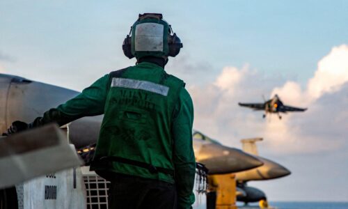 USA stále pátrajú po druhom členovi posádky zostreleného lietadla nad Iránom