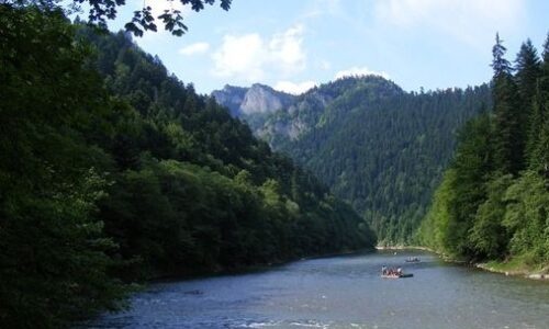 Pri splave sa prevrátili kajaky, turisti zostali uväznení v Prielome Dunajca