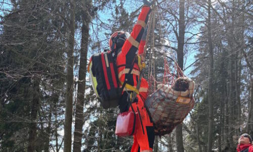 Muž spadol zo skalného brala pod Novou hoľou, letecky ho previezli do nemocnice