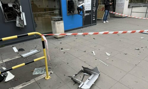 Zlodeji v Prahe vykradli bankomaty, s miliónmi ušli na elektrokolobežkách