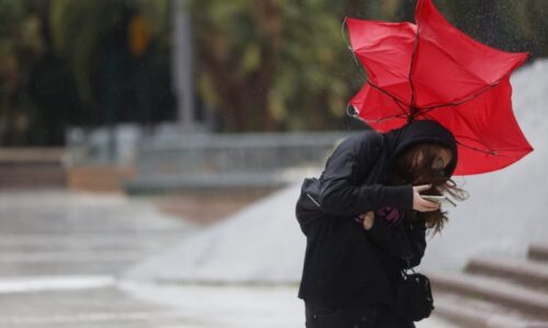 Sledujte RADAR: Takřka letní teploty, pak přijde ledová sprcha. Do Česka dorazí déšť i sníh