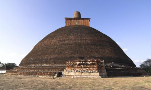 Srí Lanka skrýva tehlový zázrak. Stúpa sa radí medzi najväčšie stavby staroveku