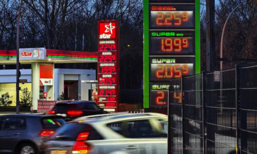 Dávka pro každého řidiče? Němci zvažují jednorázový příspěvek v boji s drahými palivy