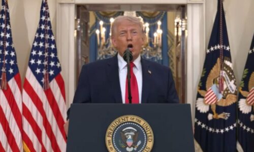 Vy šílení bastardi! Otevřete ten zatracený průliv, nebo skončíte v pekle, pohrozil Trump Íránu