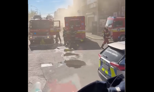 V Bratislave horí sklad v blízkosti ubytovne, ľudí evakuovali