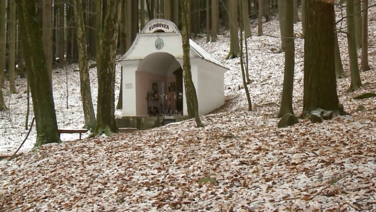 Chudou vdovu měl kdysi postavit na nohy. stovky lidí k prameni kloubovka míří dodnes