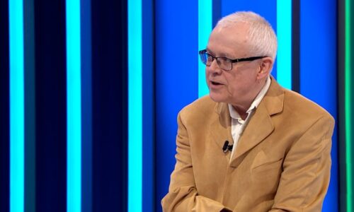 Zbraně jsou mrtvý šrot, když chybí odhodlání lidí, míní Špidla. Doplnil, kde vzít na armádu