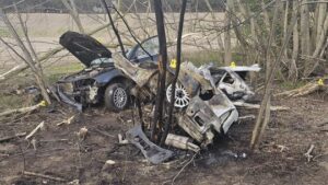 Mimoriadne tragická nehoda pri senici: auto po náraze zachvátili plamene, vyhasli mladé životy